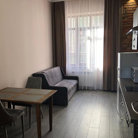 T&S Apart-Hotel Chernivtsi Ngoại thất bức ảnh