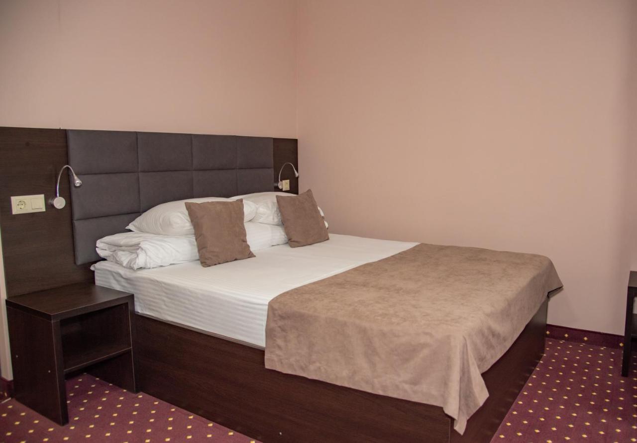 T&S Apart-Hotel Chernivtsi Ngoại thất bức ảnh