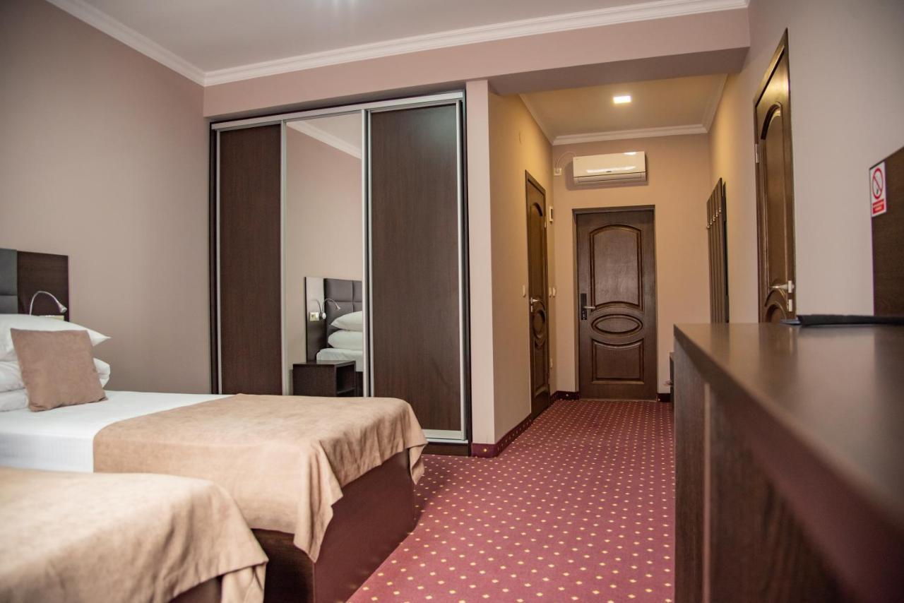 T&S Apart-Hotel Chernivtsi Ngoại thất bức ảnh