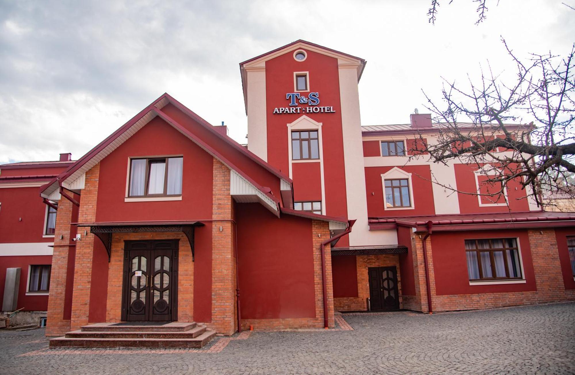 T&S Apart-Hotel Chernivtsi Ngoại thất bức ảnh