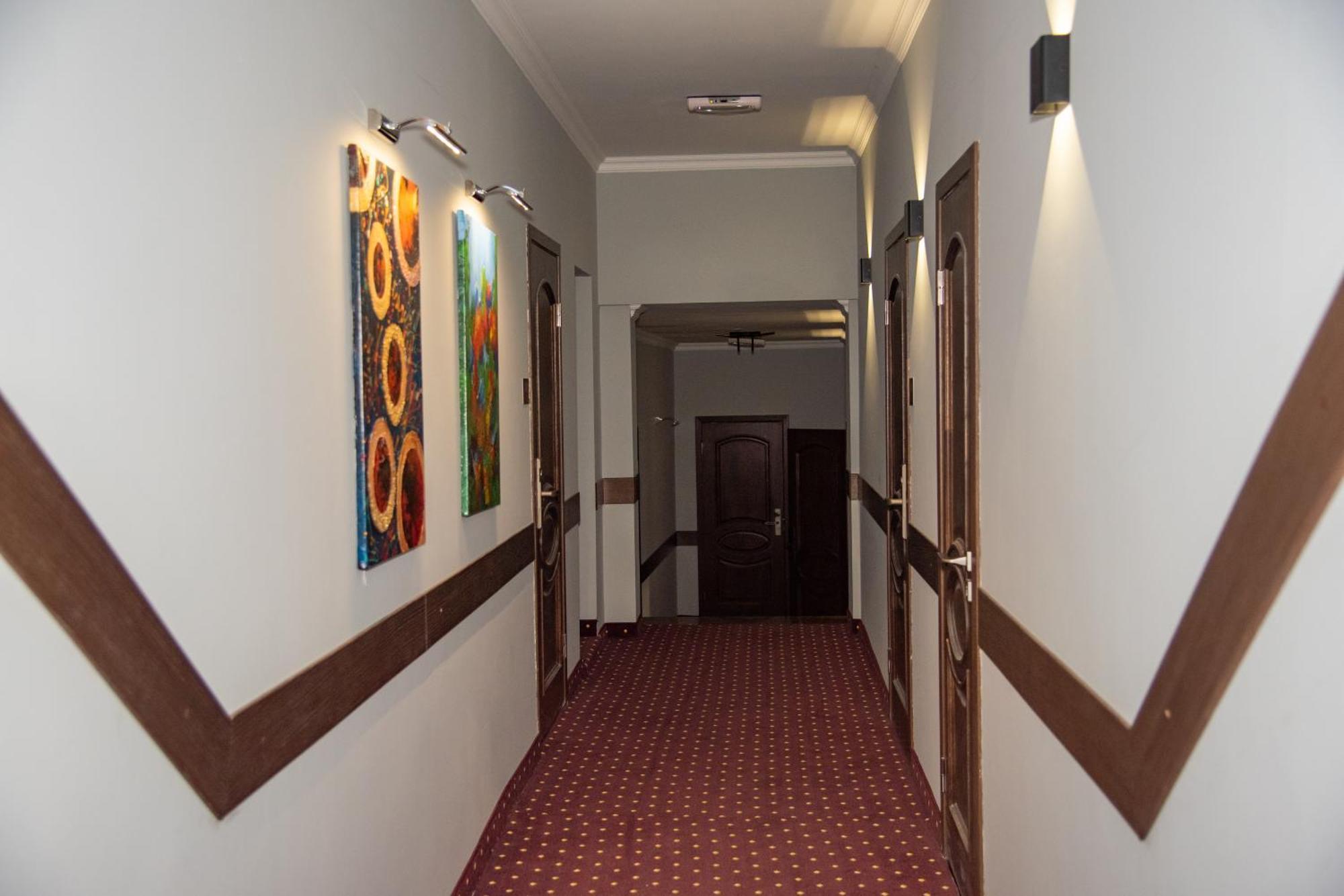 T&S Apart-Hotel Chernivtsi Ngoại thất bức ảnh