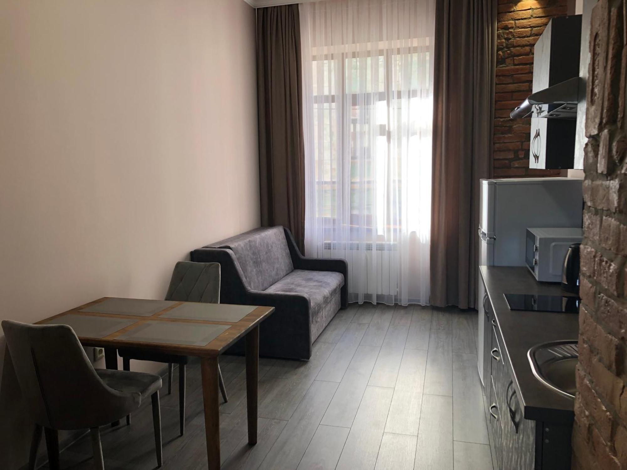 T&S Apart-Hotel Chernivtsi Ngoại thất bức ảnh